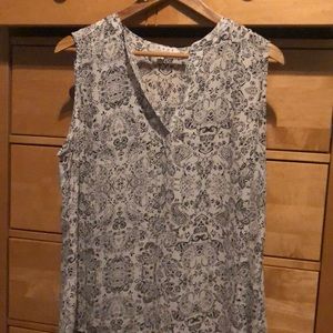 Patterned size L Chaus top